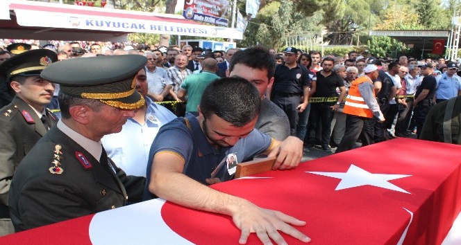 Şehit Astsubay Bahri Uçuş toprağa verildi