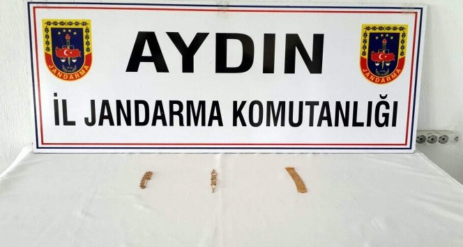 Tarlada birlikte çalıştığı arkadaşının altınlarını çaldı