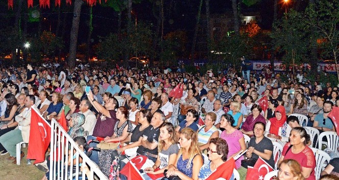 İlhan Şeşen, Tekstil Park’ta sahne aldı