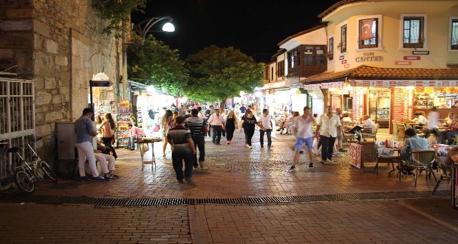 Kuşadası’nda bayram eğlencesi