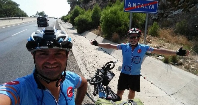 Bisiklet tutkunları Antalya’ya kadar pedal çevirdi