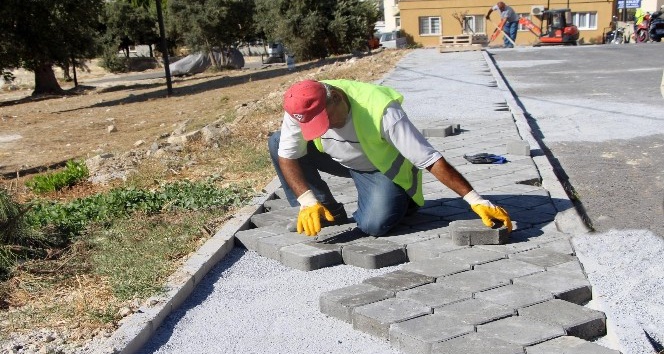 Kuşadası’nda yol yapım çalışmaları