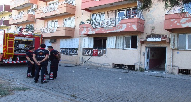 Evi ile birlikte kendini ateşe veren kadın ağır yaralandı