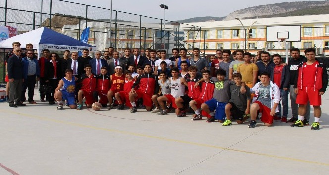 Söke’de sokak basketbolunda Cumhuriyet Kupası sahibini buldu