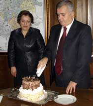 Vali Malaya sürpriz doğum günü partisi