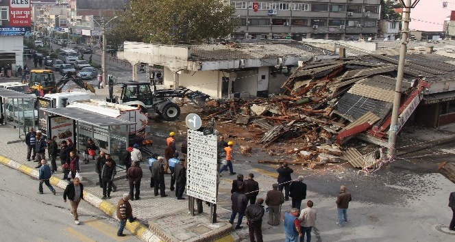 Söke’de Çayüstü Dükkanları’nın yıkımına başlandı