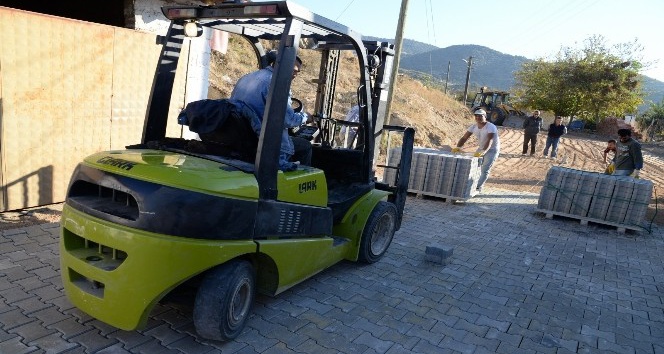 Büyükşehirden Koçarlı Bıyıklı’da yol düzenlemesi