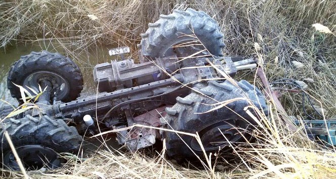 Sökeli çiftçi traktör kazasını ucuz atlattı