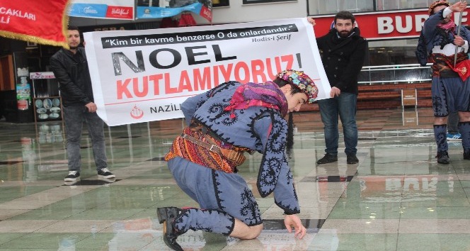 Oyuncak tabancalı Noel Baba protestosuna 10 gözaltı