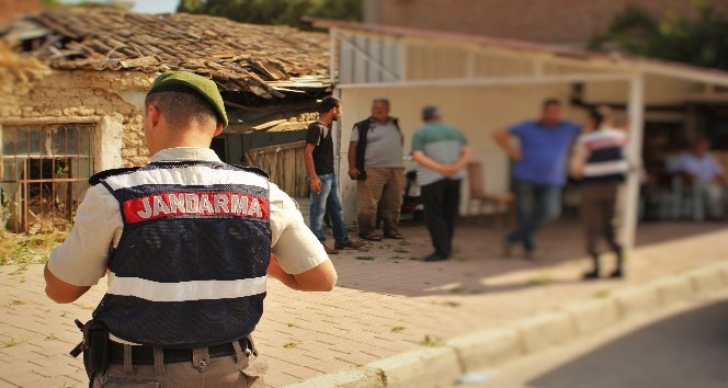 Sosyal medyadan PKK’yı övdü, jandarma yurdu bastı