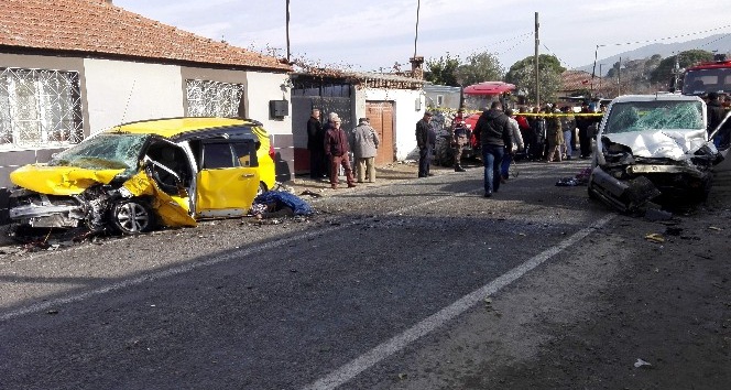 Koçarlı-Söke yolunda feci kaza; 2 ölü 4 yaralı