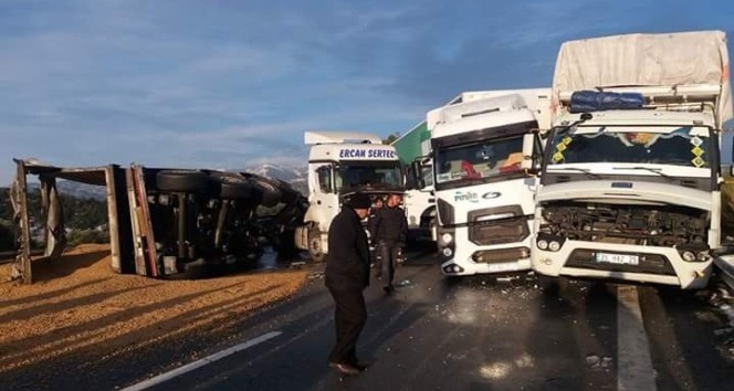 Aydın’da nadir görülen kar buzlanma kazalara neden oldu