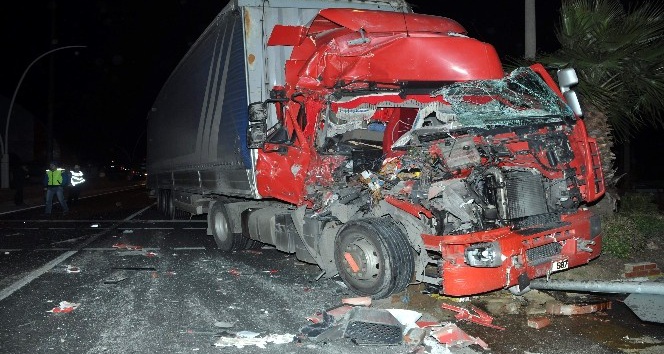 Hurdaya dönen TIR’dan burnu bile kanamadan çıktı