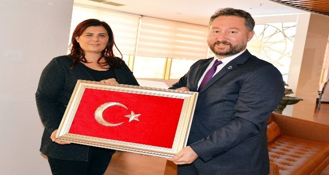 Anadolu okullarından Başkan Çerçioğlu’na Türk bayrağı