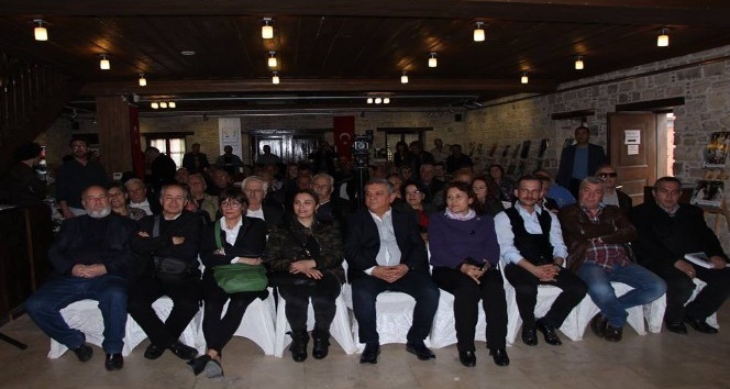 Kuşadası’nda Giritliler Konferansı ve fotoğraf sergisi düzenlendi