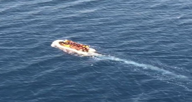 Kuşadası Körfezi’nde 54 kaçak göçmen yakalandı