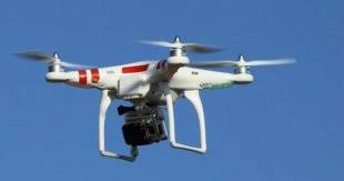 ASKERİ BİRLİK ÜZERİNDE, UÇTU UÇTU DRONE UÇTU