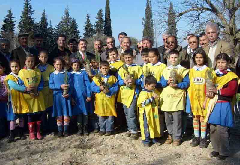 Eskiçine Köyü’nde bin adet fidan toprakla buluştu