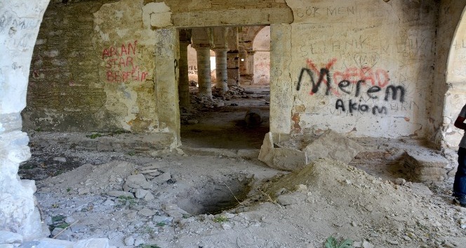 Tarihi kilise, definecilerden çektiğini kimseden çekmedi