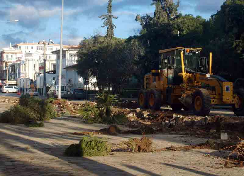 Didim’de asfaltlama çalışmaları devam ediyor