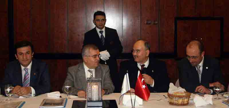 Özfatura’dan siyaset ve ekonomi dersi