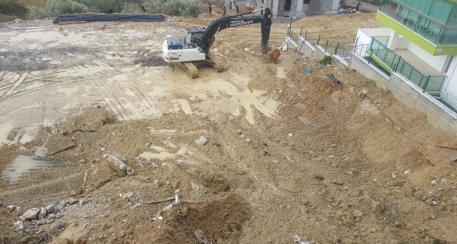 İstinat duvarı çöken sitenin müteahhidinden açıklama