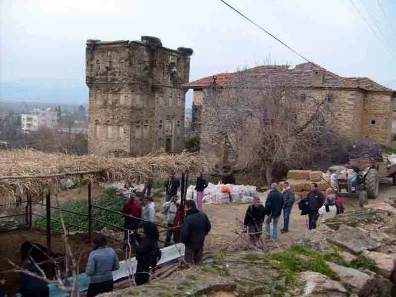 Tarihi kule ve konak koruma bekliyor