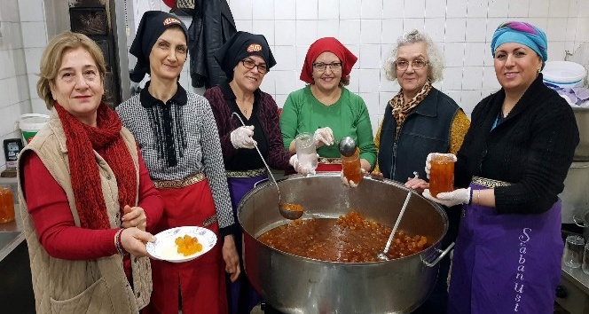 Sokaklardaki turunçlar bursa dönüşüyor