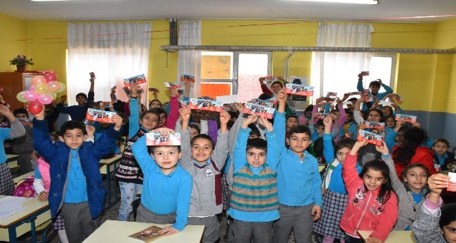 20 bin öğrenciye lunapak bileti hediye etti