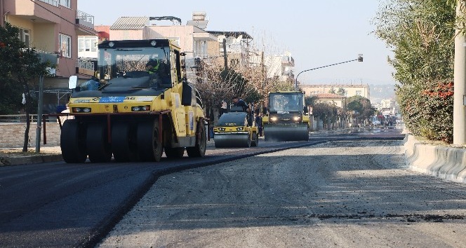 Büyükşehirin yol hamlesi devam ediyor