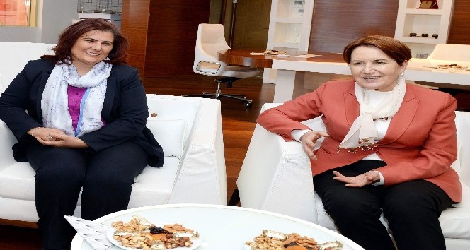 Meral Akşener; “Topuklu Efe, Özlem Hanıma yakışıyor”