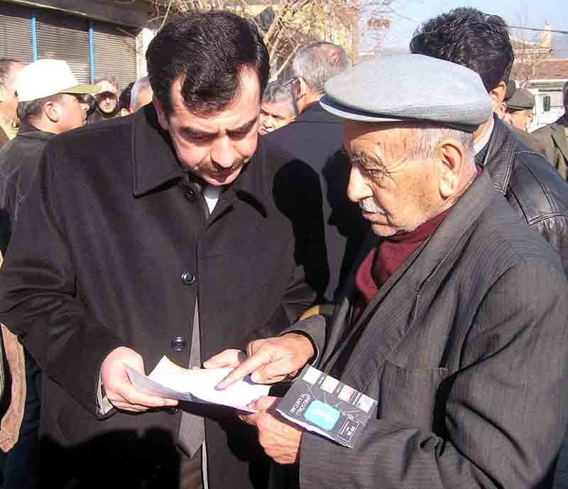 Yaşlı amca, Milletvekili Mehmet Erdem’i terletti