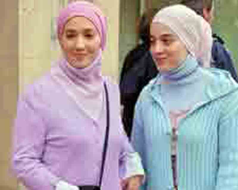 Kuşadası’nda Türban Yasası için basın açıklaması