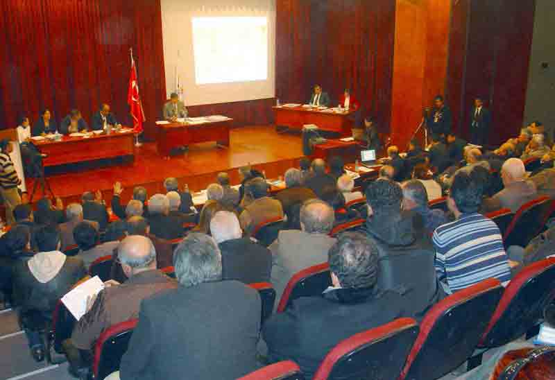 Kuşadası’nda tartışmalı Belediye Meclis toplantısı