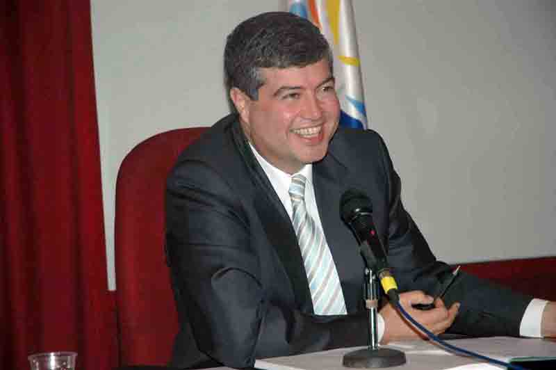 Akdoğan yargı kararlarını uygulamaya davet edildi