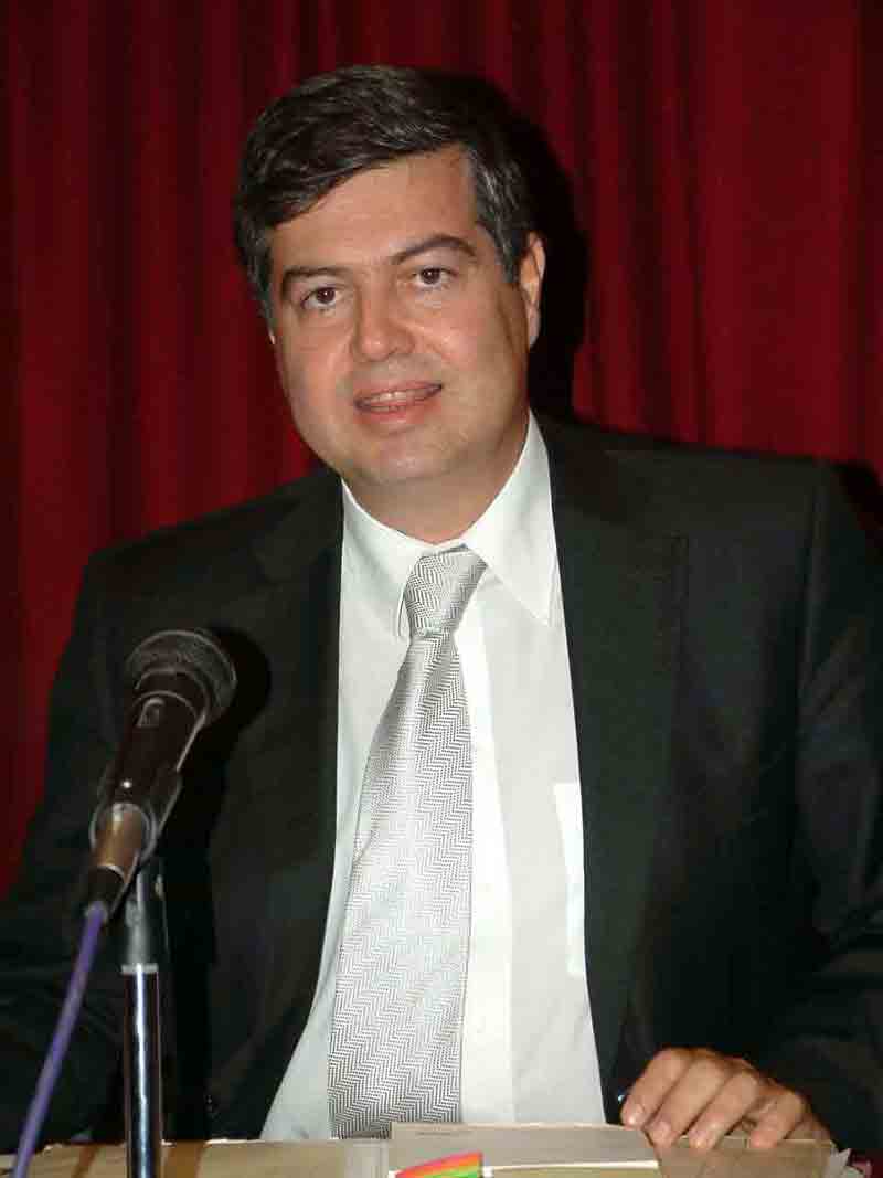 Kuşadası’nda evlenmek isteyen ağaçlandırma için 10 YTL. ödeyecek