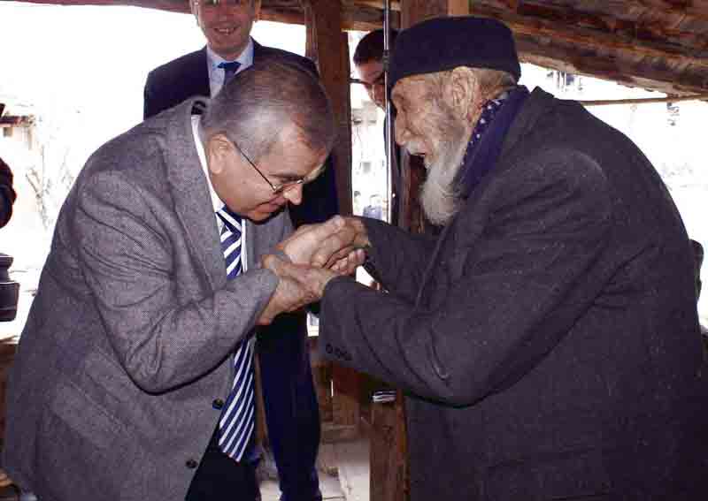 97 yaşındaki Mehmet dede’nin ibretlik hayatı