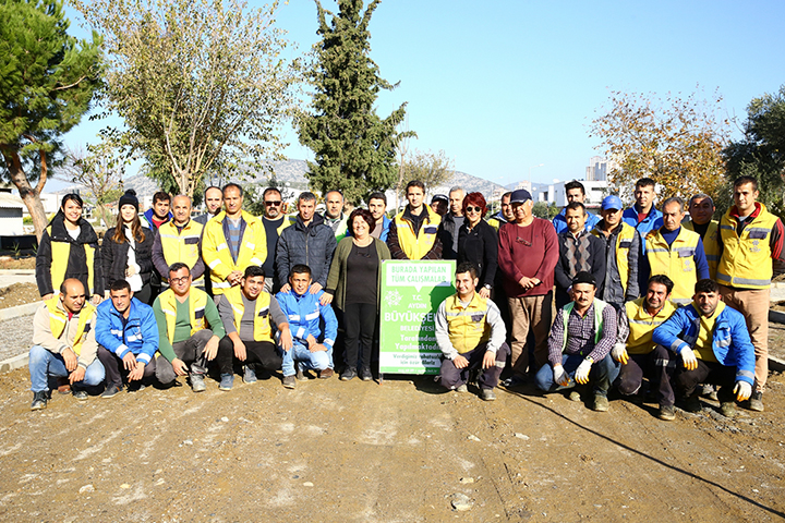 'TOPUKLU EFE' KUŞADASI'NDA PARK YAPIYOR