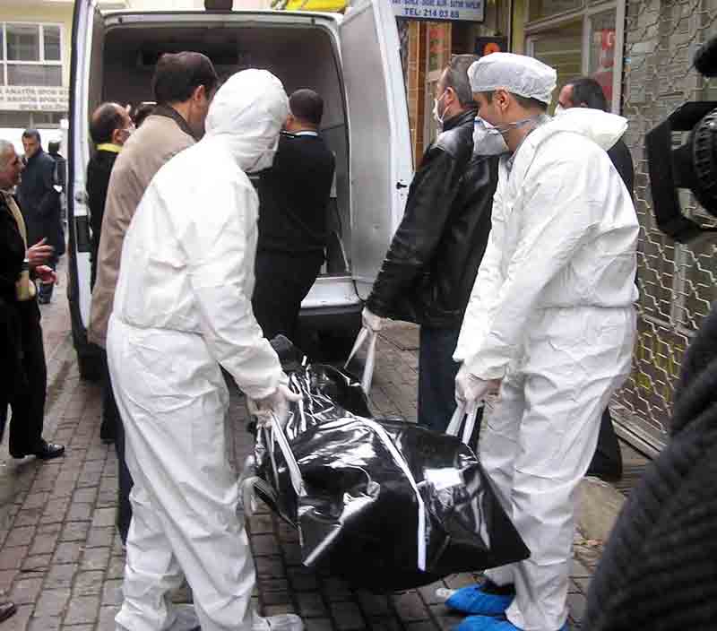 Eşinden ayrılan işsiz şahıs kendini vurdu