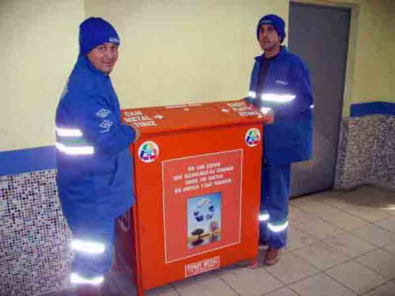 Söke’de okullara geri dönüşüm kutuları yerleştirildi