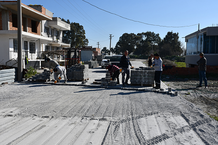 Söke Belediyesi’nden 3 farklı noktada yol çalışması