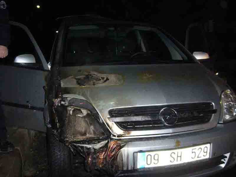 Söke’de park halindeki araçta şüpheli yangın