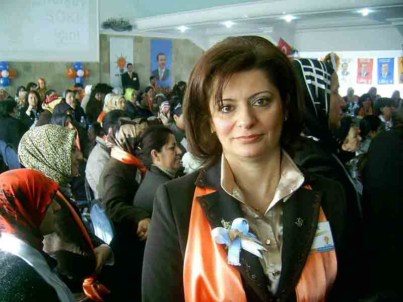 AKP'li bayanlar kongrelerinde coştu