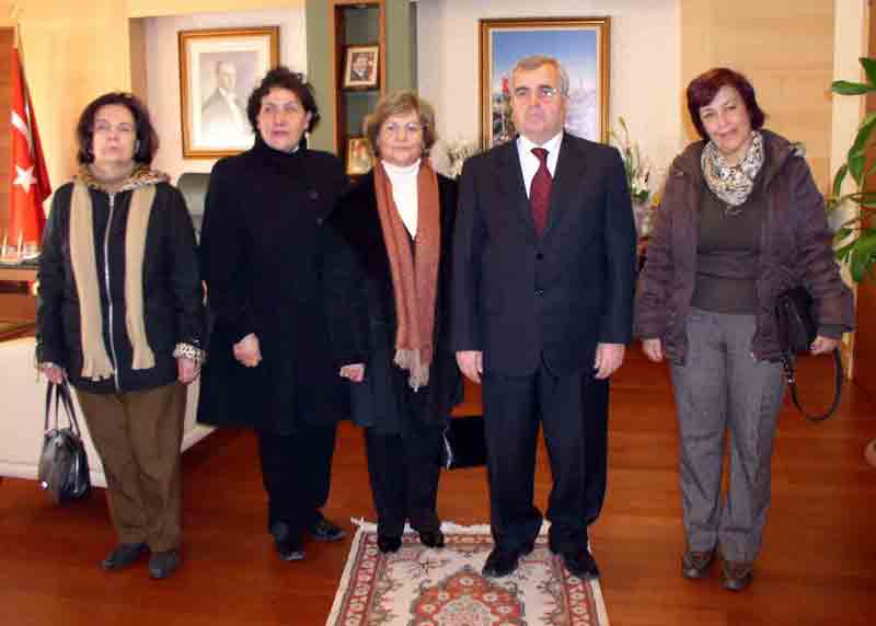 Türkiye Yardımsevenler Derneği Aydın Şubesi üyeleri Vali Malay’ı ziyaret