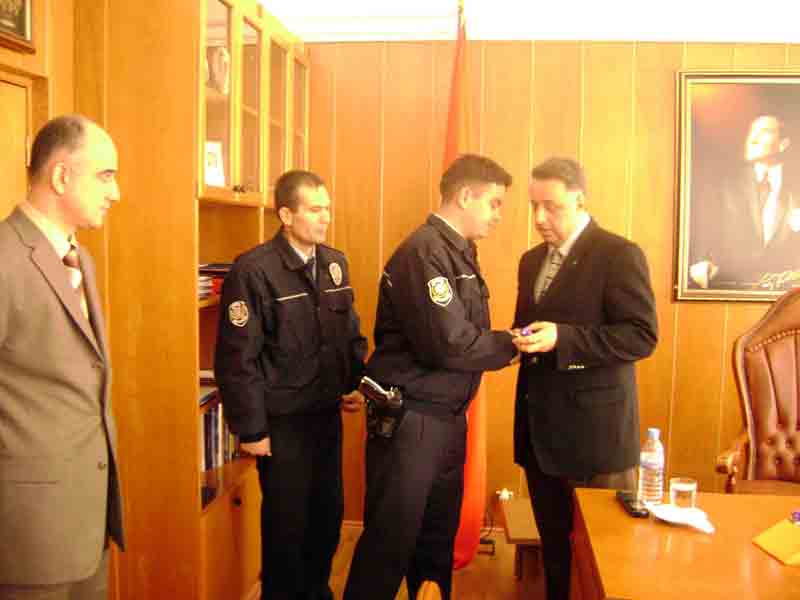 Başarılı polisler çeyrek altınla ödüllendirildi