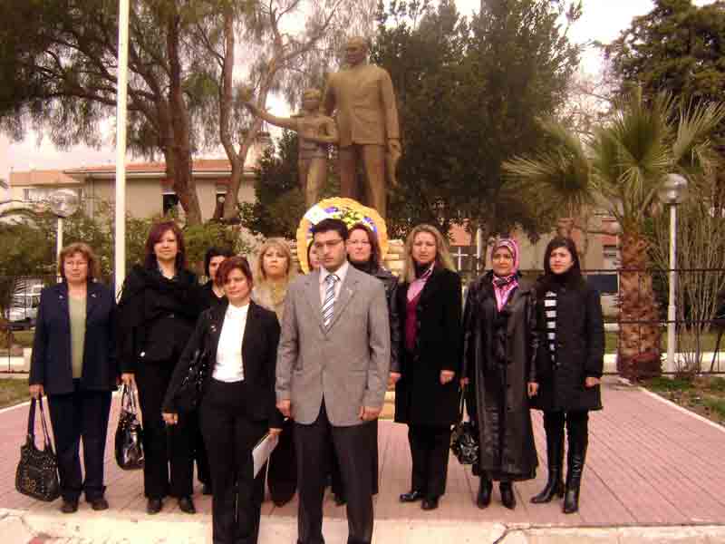 AKP Kadın ve Gençlik Kolları'ndan Ata'ya ilke ve inkilaplarına bağlılık