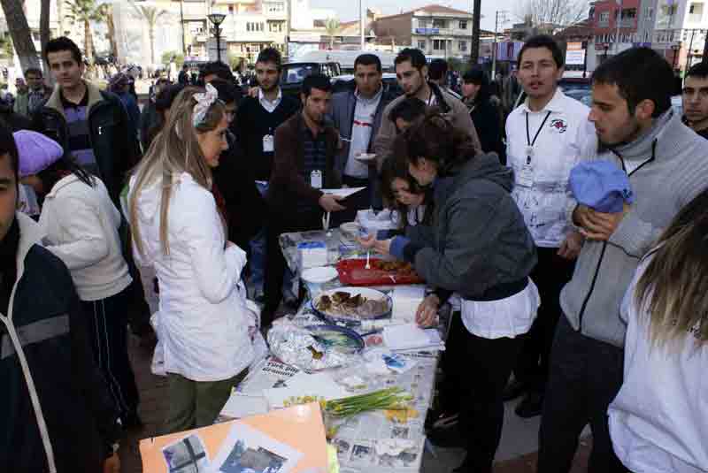 Nazilli’de üniversite ve ilköğretim okulu öğrencilerinden anlamlı kermes