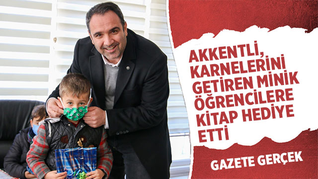 AKKENTLİ, KARNELERİNİ GETİREN MİNİK ÖĞRENCİLERE KİTAP HEDİYE ETTİ