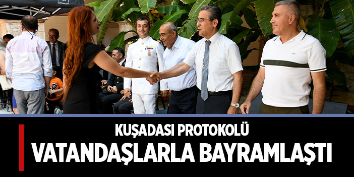 KUŞADASI’NDA İLÇE PROTOKOLÜ VATANDAŞLARLA BAYRAMLAŞTI