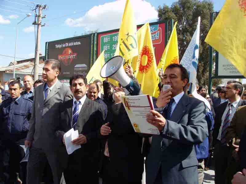 Söke’de işçi ve memurlar iki saat iş bıraktılar